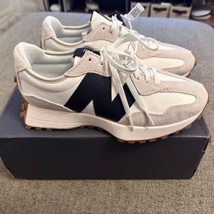 Brand new in box New Balance 327